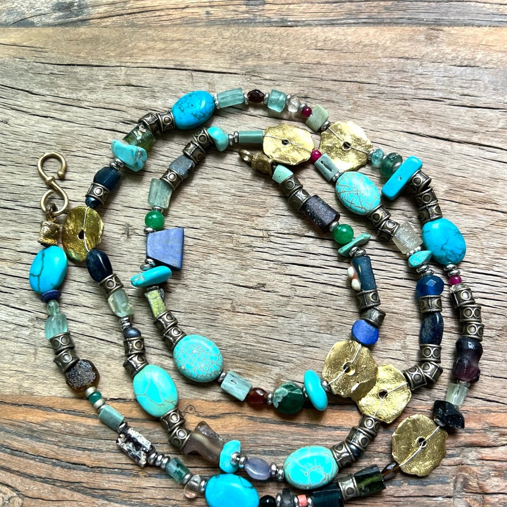 Long strand of new and vintage beads - Picture 2 of 4